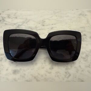 CHANEL Elegant Black Sunglasses
